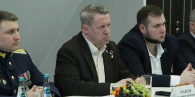 Герой России, член Правления благотворительного фонда "Русский крест" Владимир Захаров принял участие в рабочей встрече... ветераны СВО