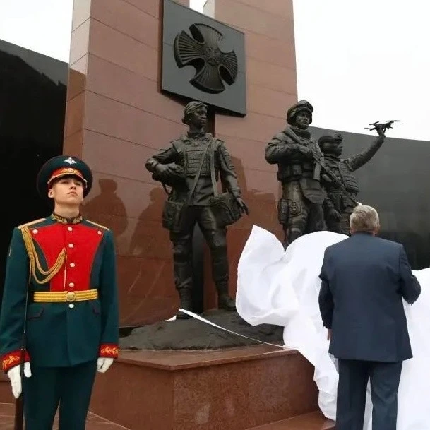 Памятников героям и участникам СВО становится больше