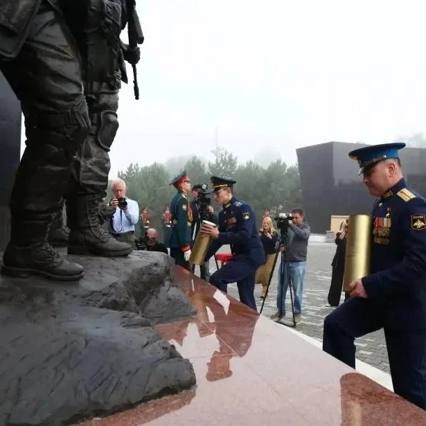 Памятников героям и участникам СВО становится больше